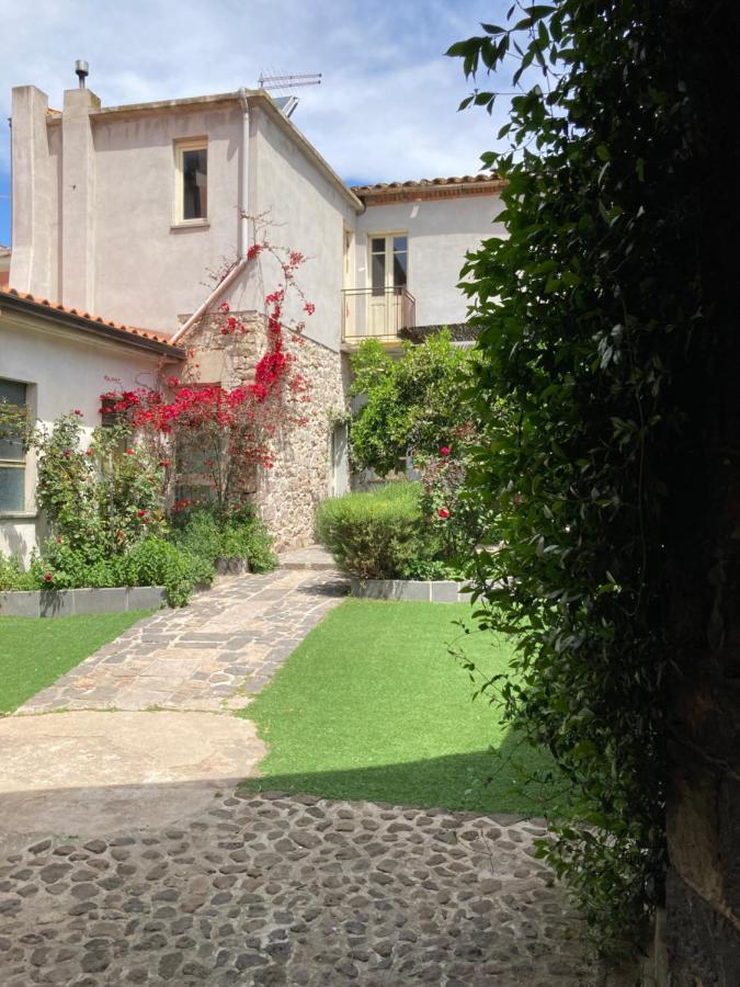 Tra Storia E Realta Bed & Breakfast Sardara Bagian luar foto